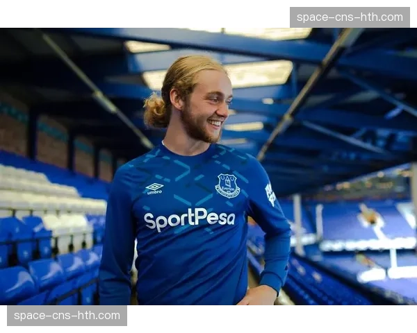 埃弗顿与CMC Markets达成3000万英镑-年球衣赞助协议